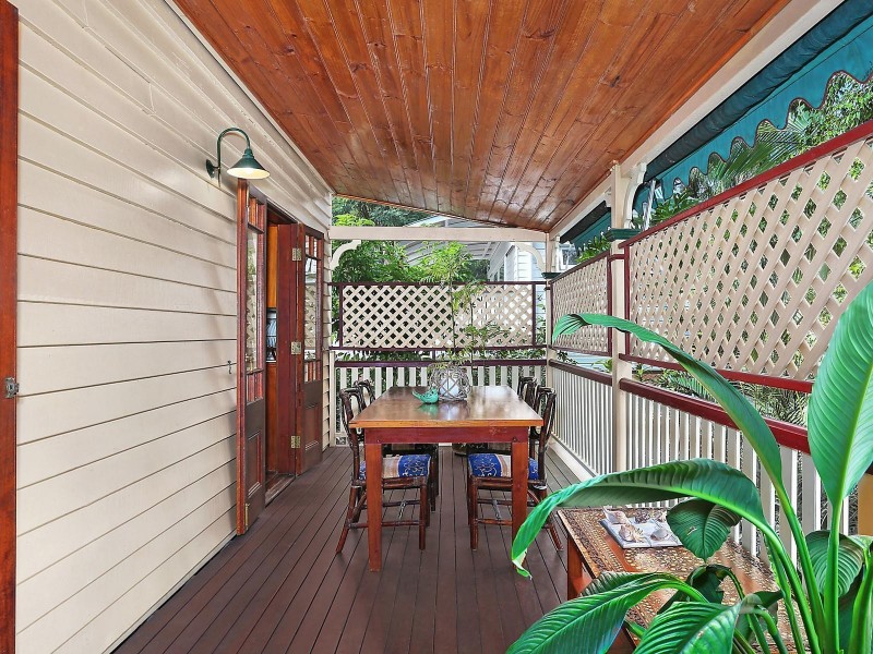 4 Saunders Street, Indooroopilly QLD 4068