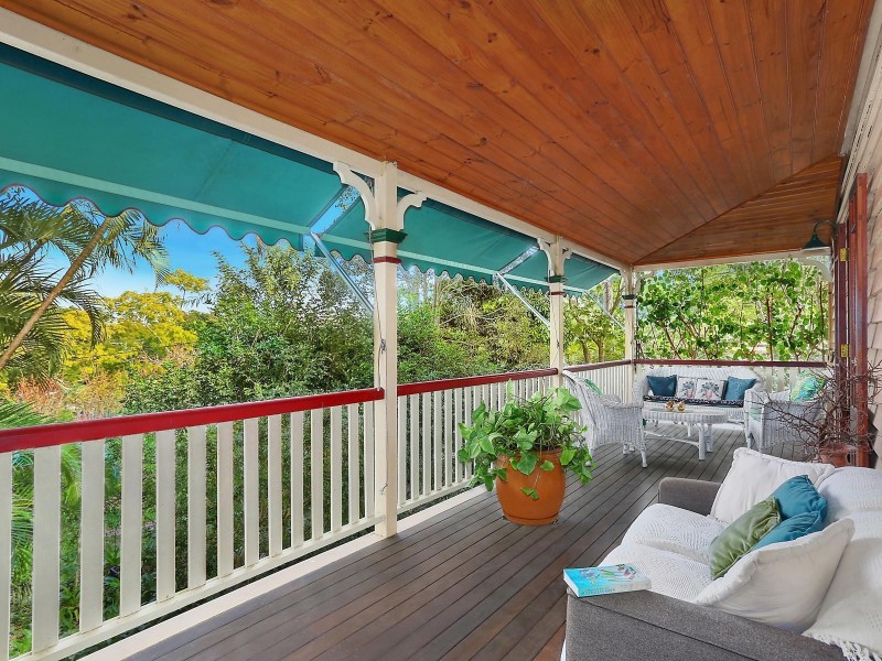 4 Saunders Street, Indooroopilly QLD 4068