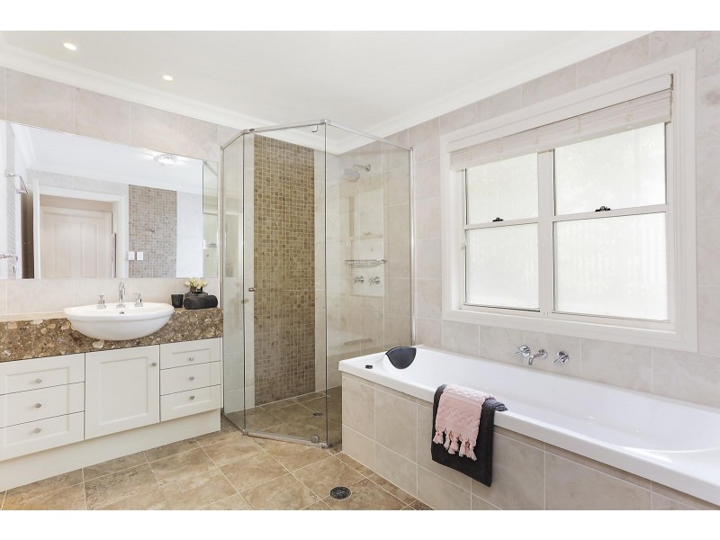 16 Castile Street, Indooroopilly QLD 4068