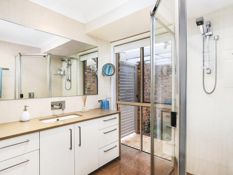 2/43A Goldieslie Road, Indooroopilly QLD 4068