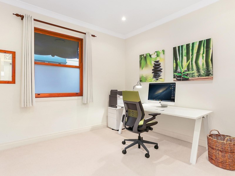 20 Disraeli Street, Indooroopilly QLD 4068