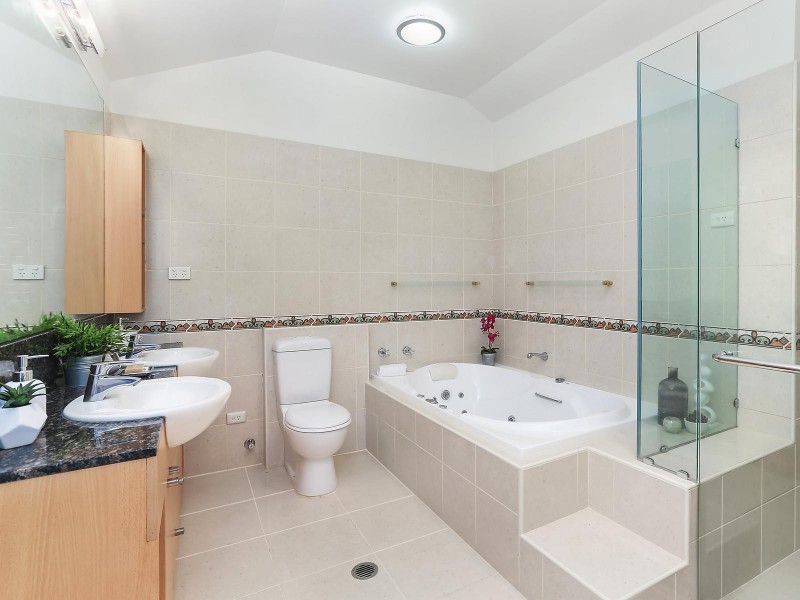 1A Cityview Road, Sinnamon Park QLD 4073