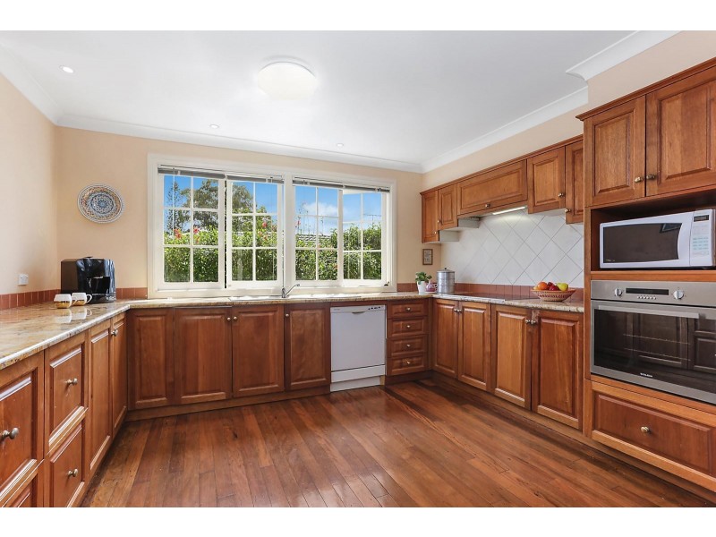 11 Orkney Street, Kenmore QLD 4069