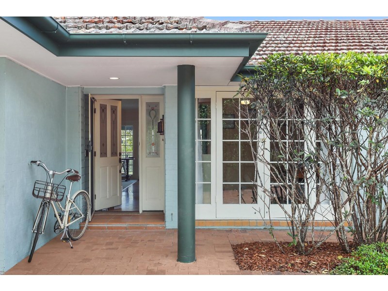 11 Orkney Street, Kenmore QLD 4069