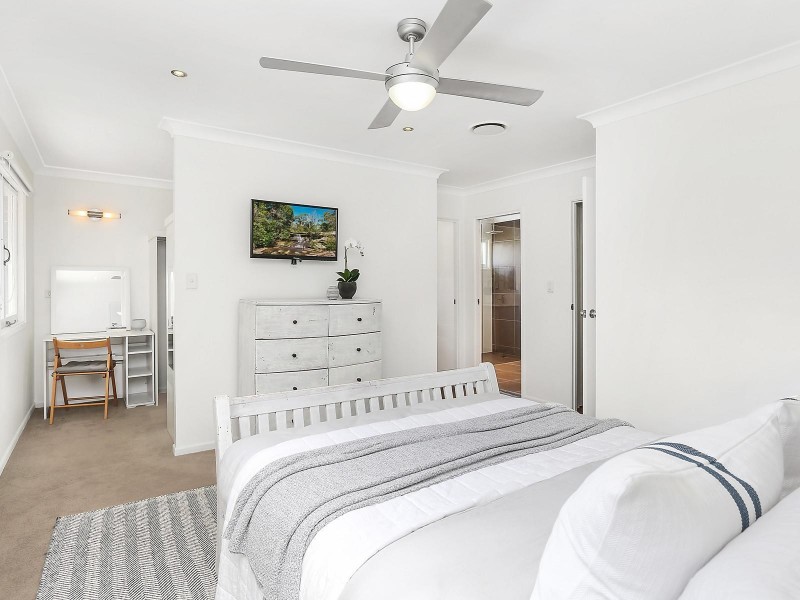 8 Skerry Street, Kenmore QLD 4069