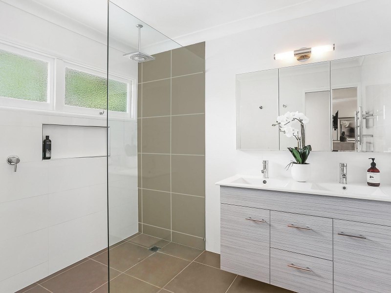 8 Skerry Street, Kenmore QLD 4069