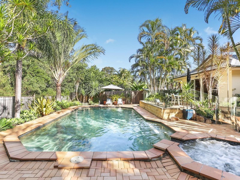 19 Ngeringa Crescent, Chapel Hill QLD 4069