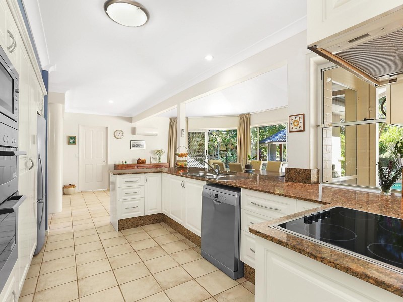 19 Ngeringa Crescent, Chapel Hill QLD 4069