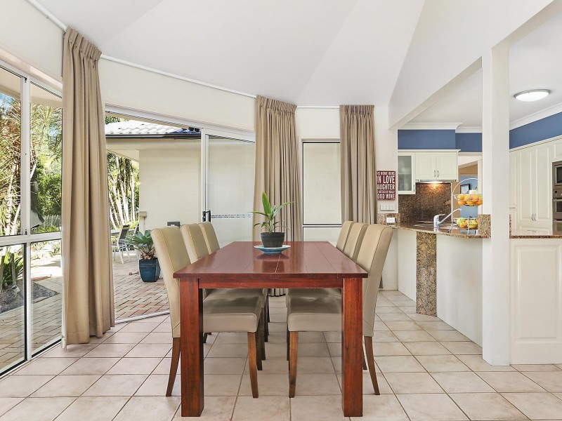 19 Ngeringa Crescent, Chapel Hill QLD 4069