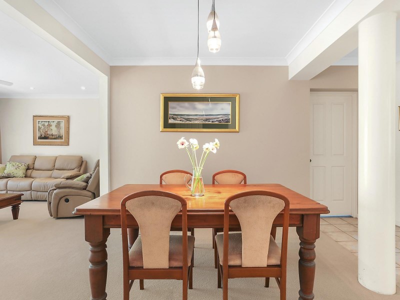 19 Ngeringa Crescent, Chapel Hill QLD 4069