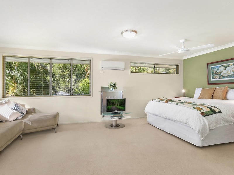 19 Ngeringa Crescent, Chapel Hill QLD 4069
