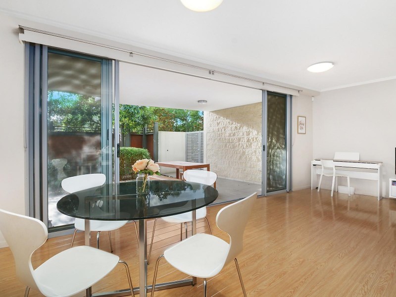 2/74 Dengate Lane, St Lucia QLD 4067