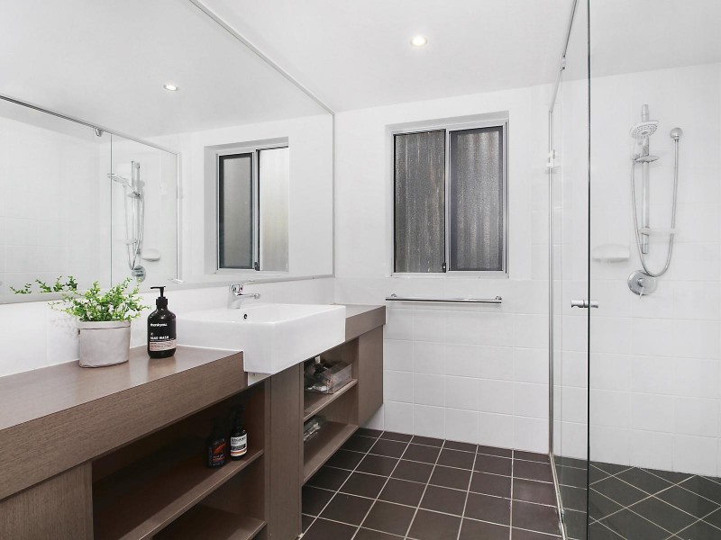 2/74 Dengate Lane, St Lucia QLD 4067