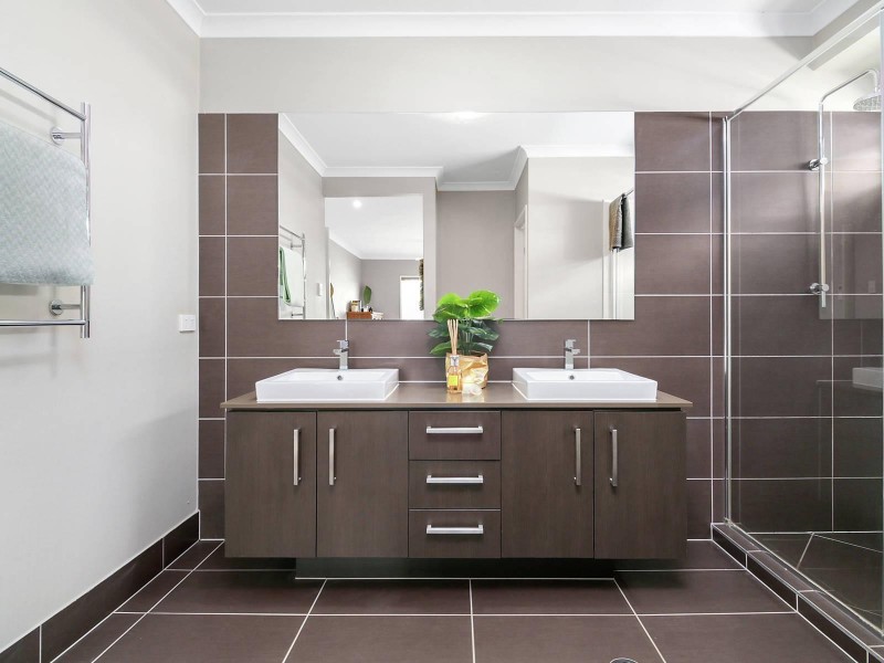 24 Springbrook Place, Moggill QLD 4070