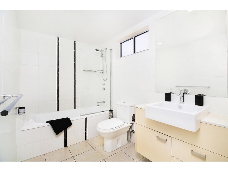 15/15 Walsh Street, Milton QLD 4064