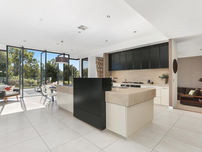 32 Burdekin Drive, Sinnamon Park QLD 4073