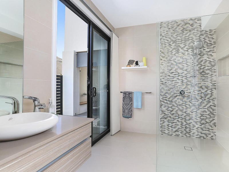 32 Burdekin Drive, Sinnamon Park QLD 4073