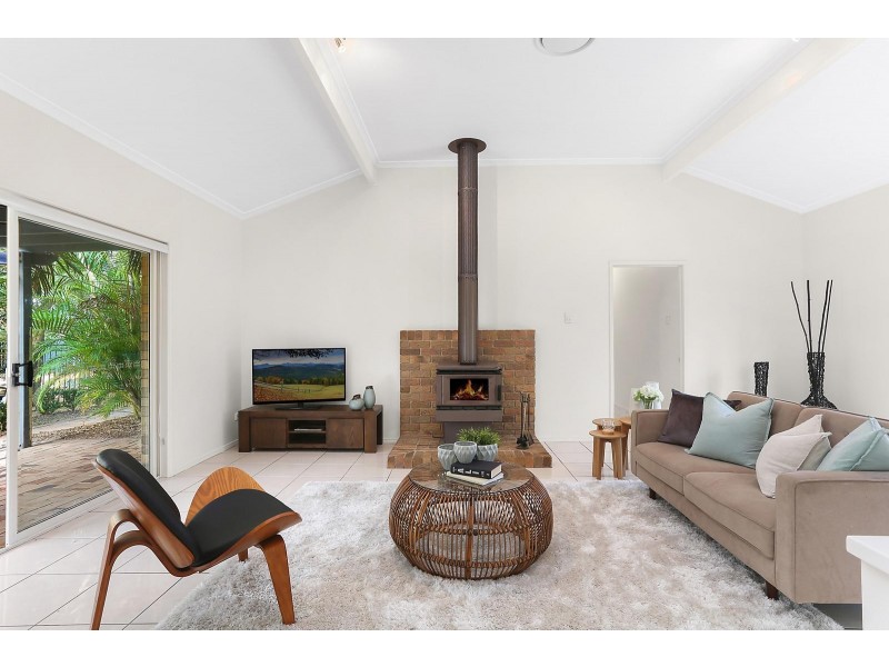 15 Lagoon Crescent, Bellbowrie QLD 4070