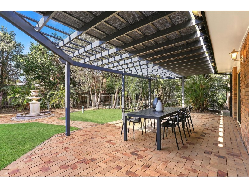 15 Lagoon Crescent, Bellbowrie QLD 4070
