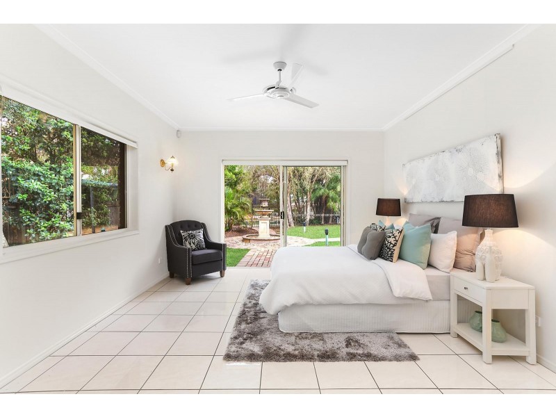 15 Lagoon Crescent, Bellbowrie QLD 4070