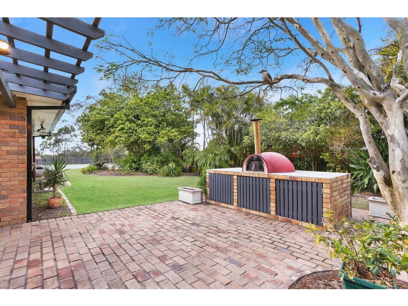 15 Lagoon Crescent, Bellbowrie QLD 4070