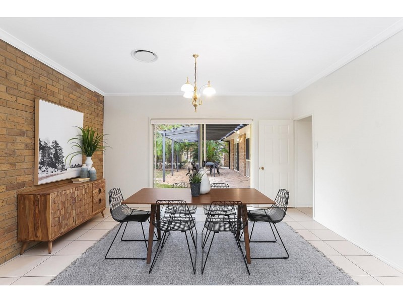 15 Lagoon Crescent, Bellbowrie QLD 4070