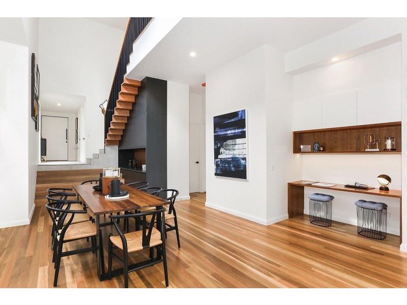 10 Charlane Avenue, Indooroopilly QLD 4068