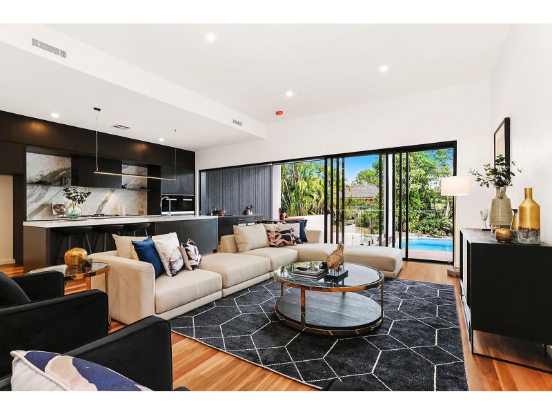 10 Charlane Avenue, Indooroopilly QLD 4068