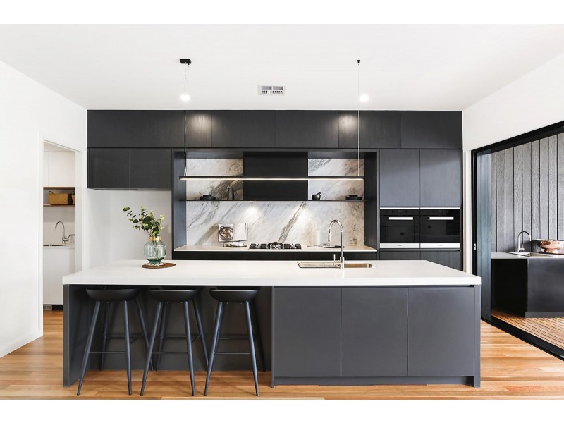 10 Charlane Avenue, Indooroopilly QLD 4068