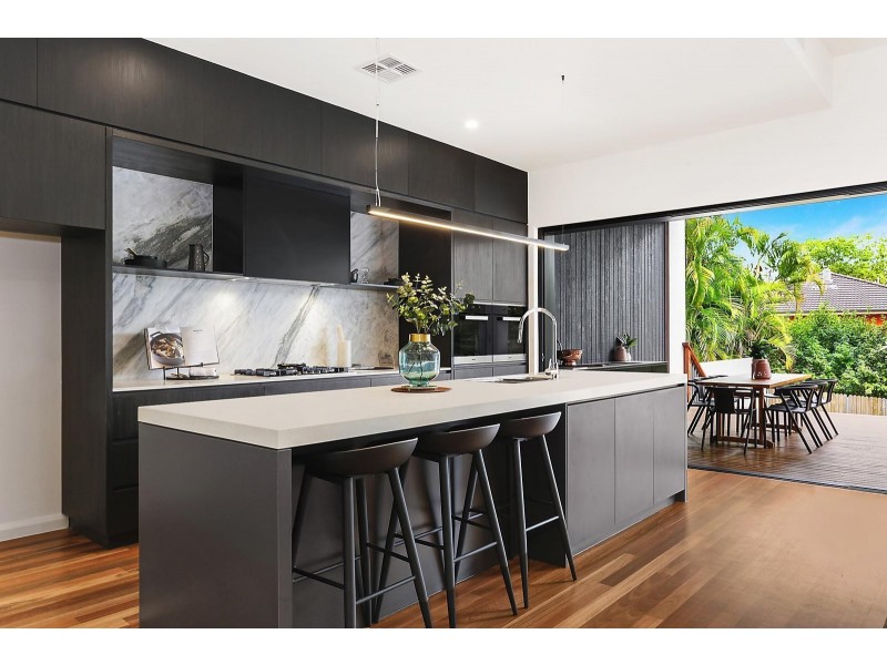 10 Charlane Avenue, Indooroopilly QLD 4068