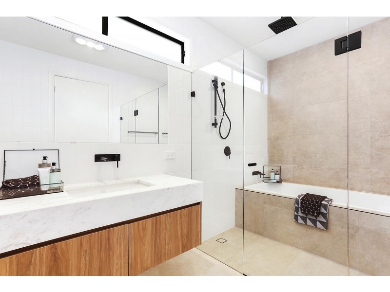 10 Charlane Avenue, Indooroopilly QLD 4068