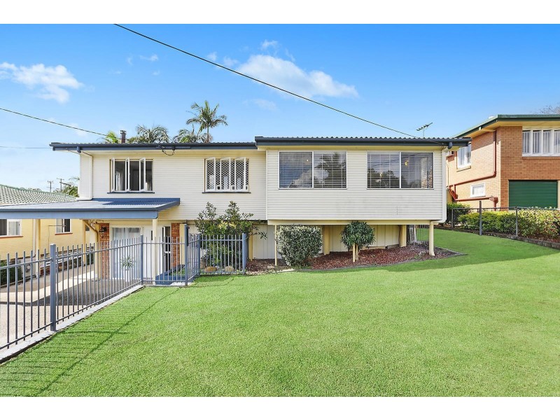 20 Elaroo Crescent, Ferny Hills QLD 4055