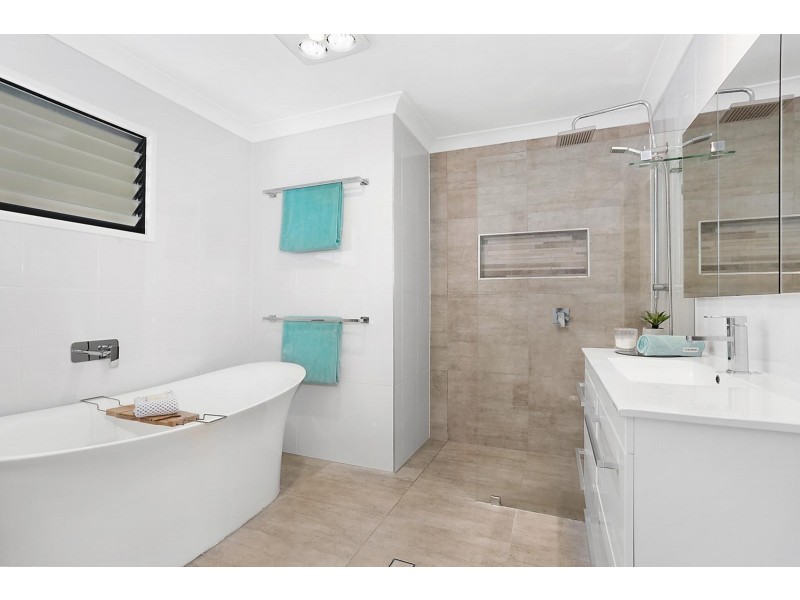20 Elaroo Crescent, Ferny Hills QLD 4055