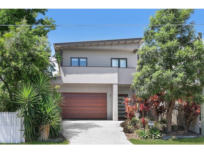 8 McCurley Street, Wynnum West QLD 4178