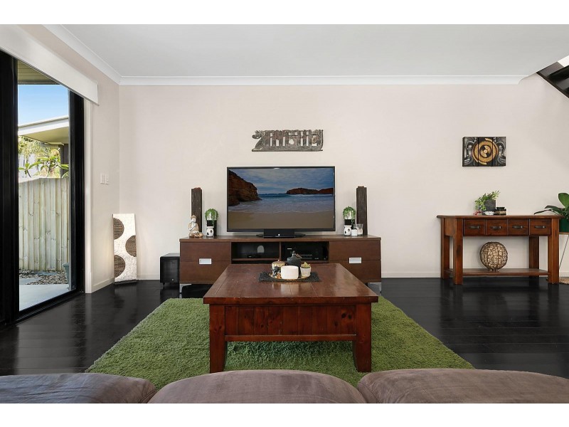 8 McCurley Street, Wynnum West QLD 4178