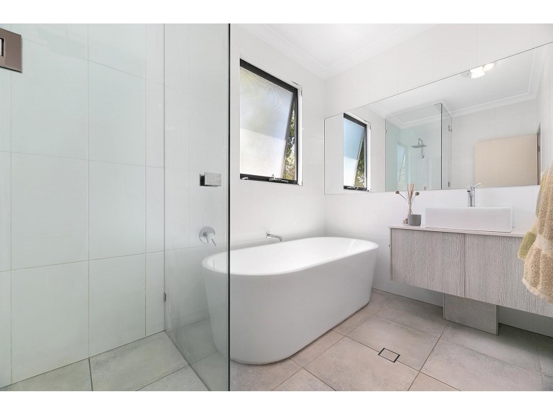 8 McCurley Street, Wynnum West QLD 4178