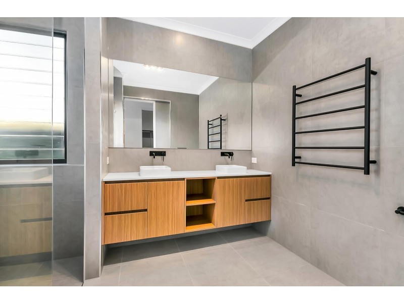 40 Melbourne Avenue, Camp Hill QLD 4152