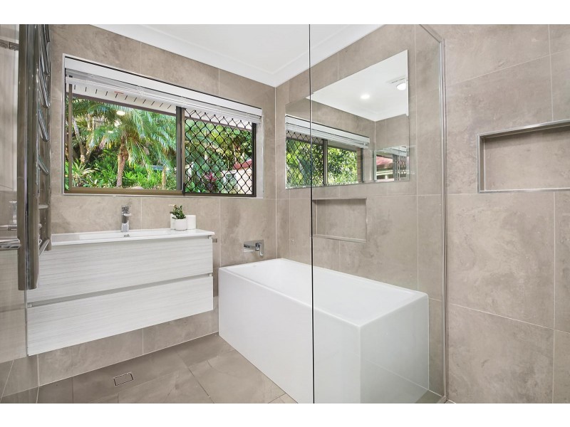 11 Camden Court, Arana Hills QLD 4054