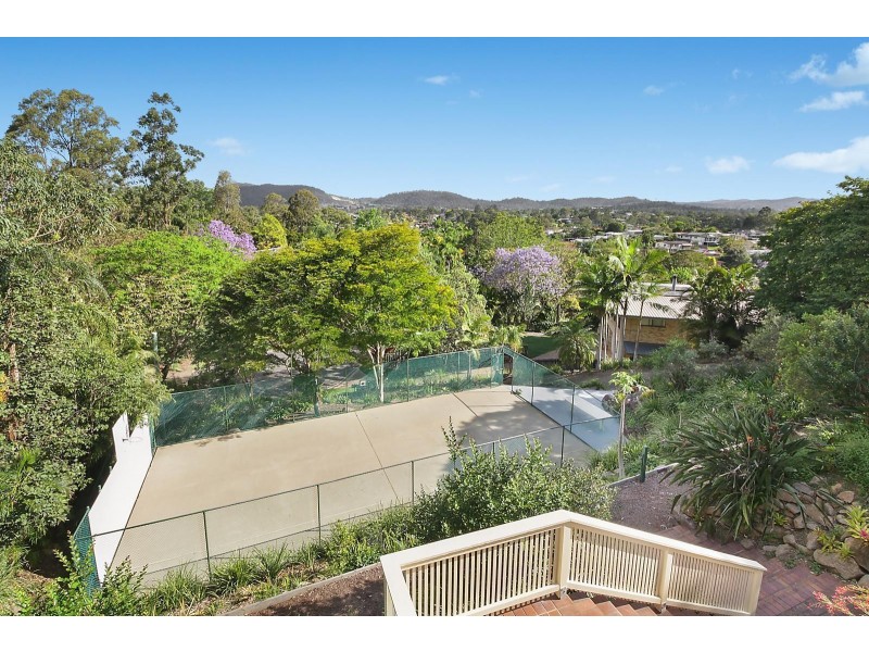 11 Camden Court, Arana Hills QLD 4054