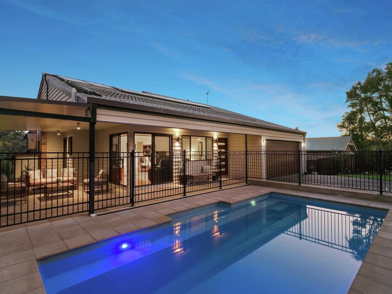 19 Sleaford Street, Chapel Hill QLD 4069