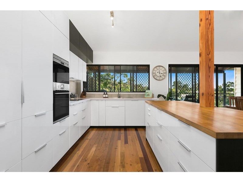 19 Sleaford Street, Chapel Hill QLD 4069