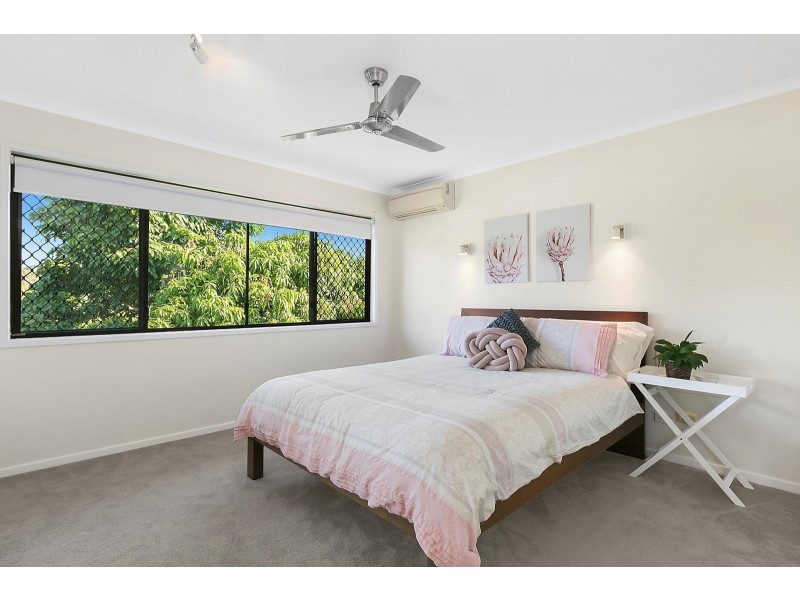 19 Sleaford Street, Chapel Hill QLD 4069