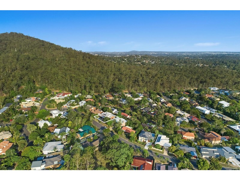 19 Sleaford Street, Chapel Hill QLD 4069