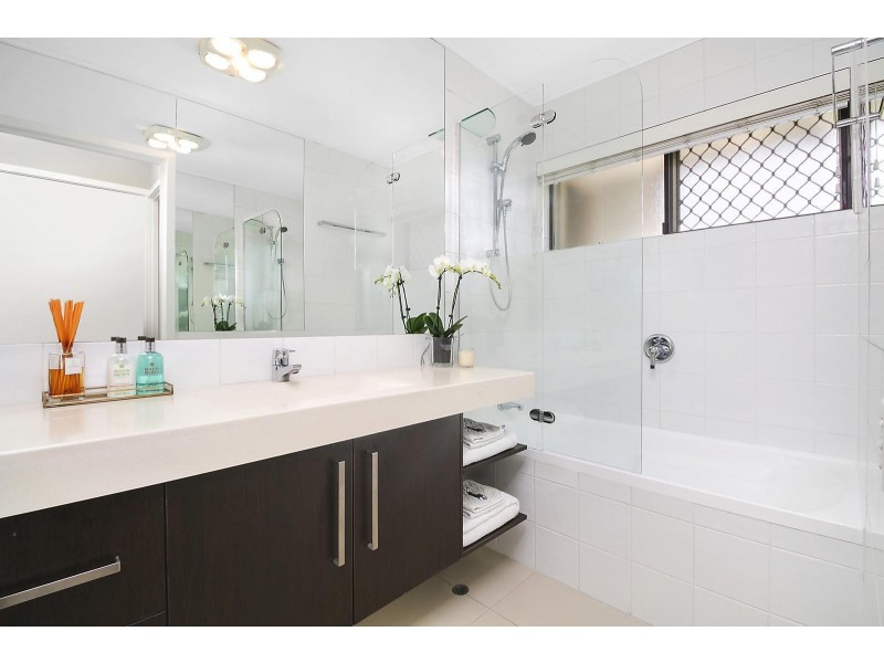 5 Delphin Street, Kenmore QLD 4069