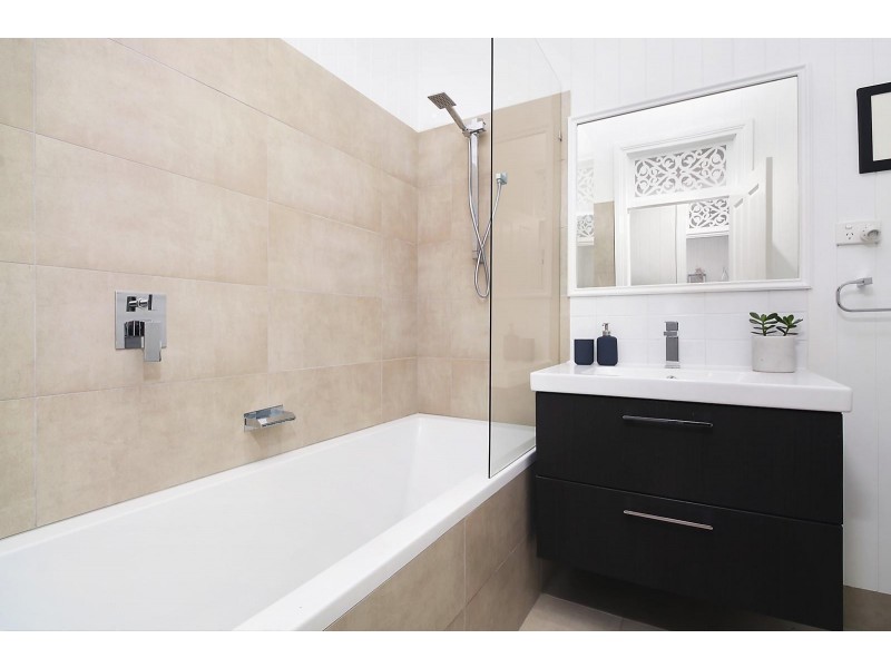 84 Miskin Street, Toowong QLD 4066