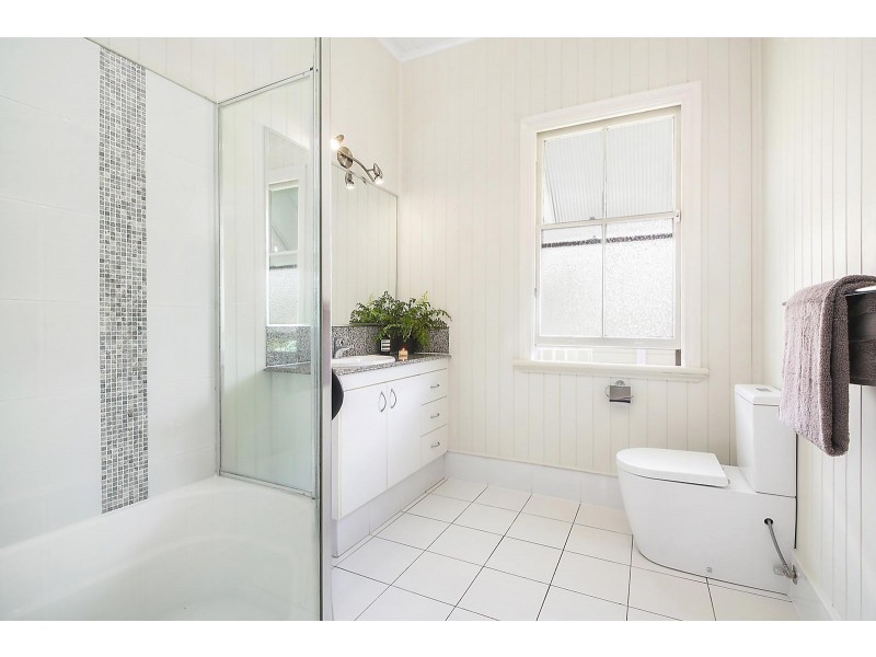 8 Ada Street, Taringa QLD 4068