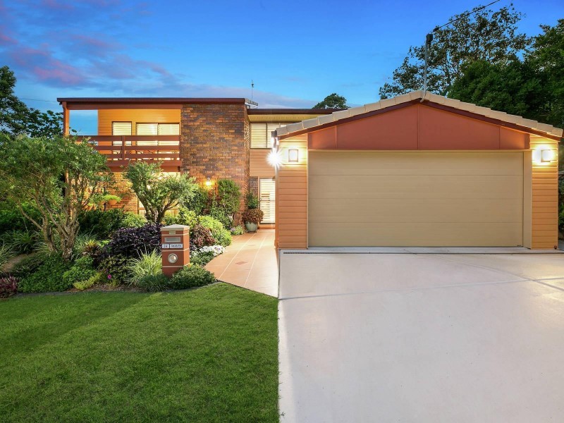 24 Robyn Street, Chapel Hill QLD 4069