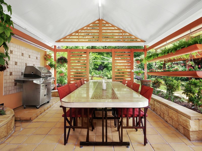 24 Robyn Street, Chapel Hill QLD 4069