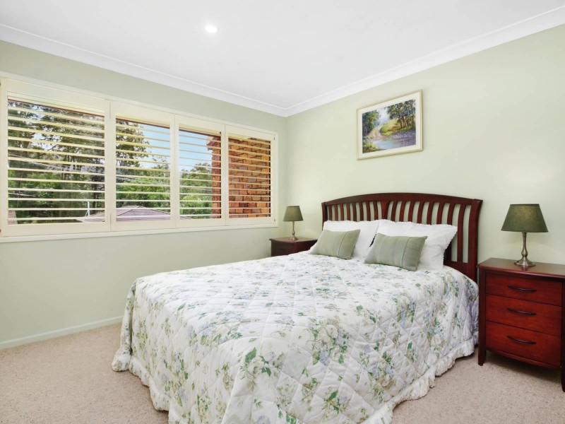 24 Robyn Street, Chapel Hill QLD 4069