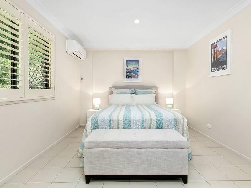 24 Robyn Street, Chapel Hill QLD 4069